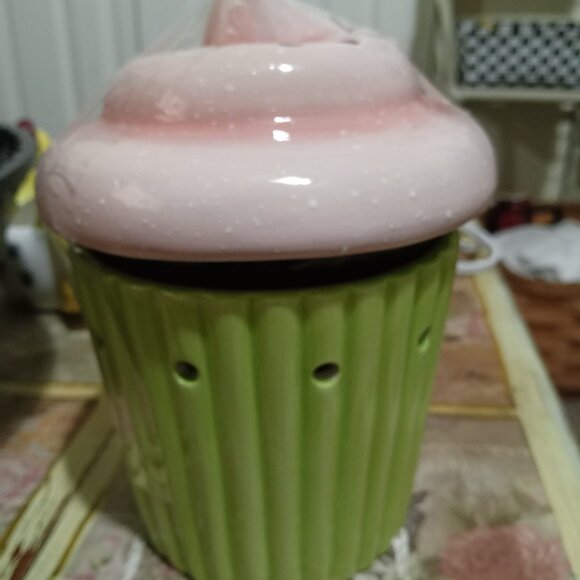 scentsy candle warmer cupcake - Picture 1 of 1